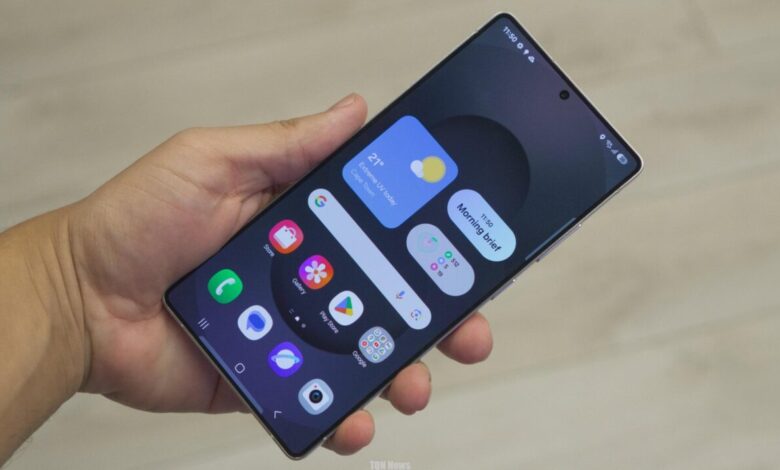 سامسونج توقف تحديث One UI 7 مؤقتًا.. وتعد بجدول زمني جديد قريبًا 1 سامسونج توقف تحديث One UI 7 مؤقتًا